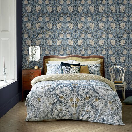 William Morris Papier peint intissé PIMPERNEL coloris bleu marine