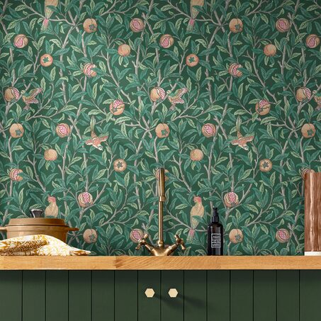 William Morris Papier peint intissé POMEGRANATE coloris Vert foncé